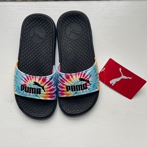 NWT Women’s Tie dye Puma Slides